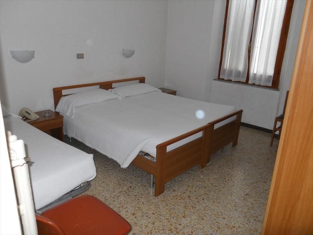 Albergo Italia Анкона Экстерьер фото