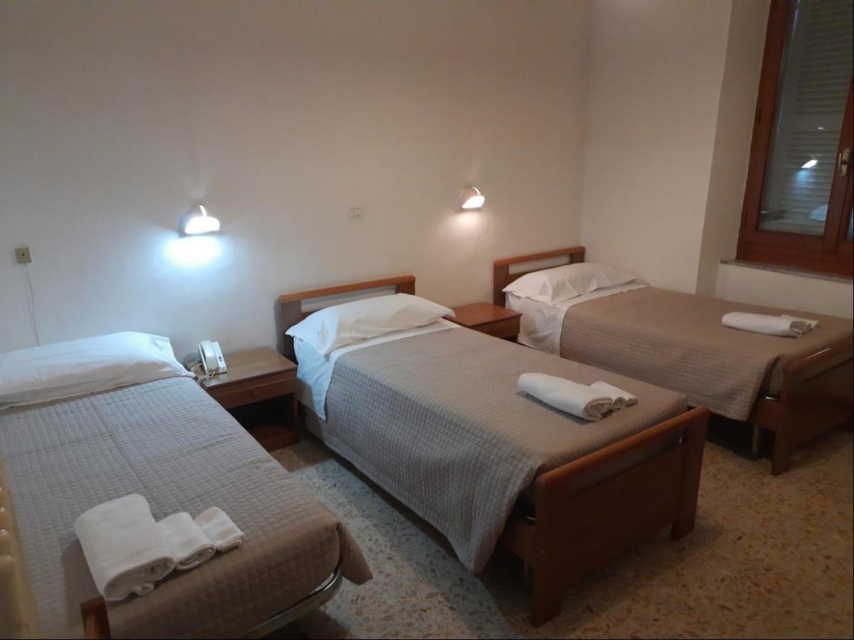 Albergo Italia Анкона Экстерьер фото