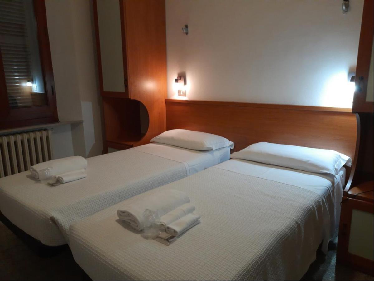 Albergo Italia Анкона Экстерьер фото